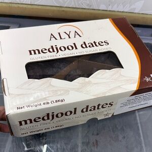 ALYA Medjool Dates Box - Brown & White Packaging
4pound package